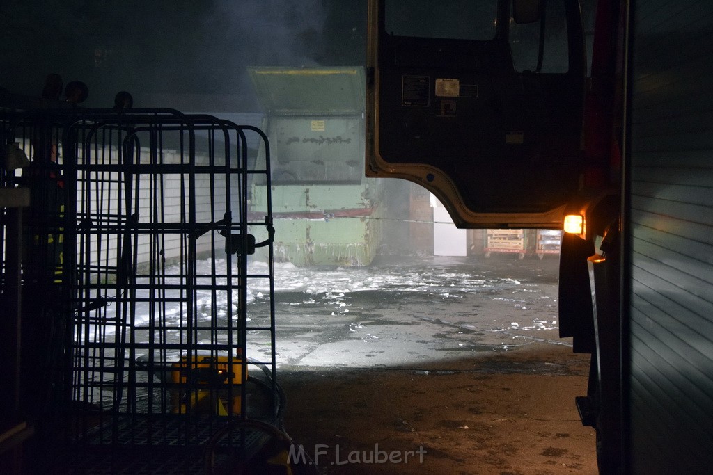 Feuer Papp Presscontainer Koeln Hoehenberg Bochumerstr P171.JPG - Miklos Laubert